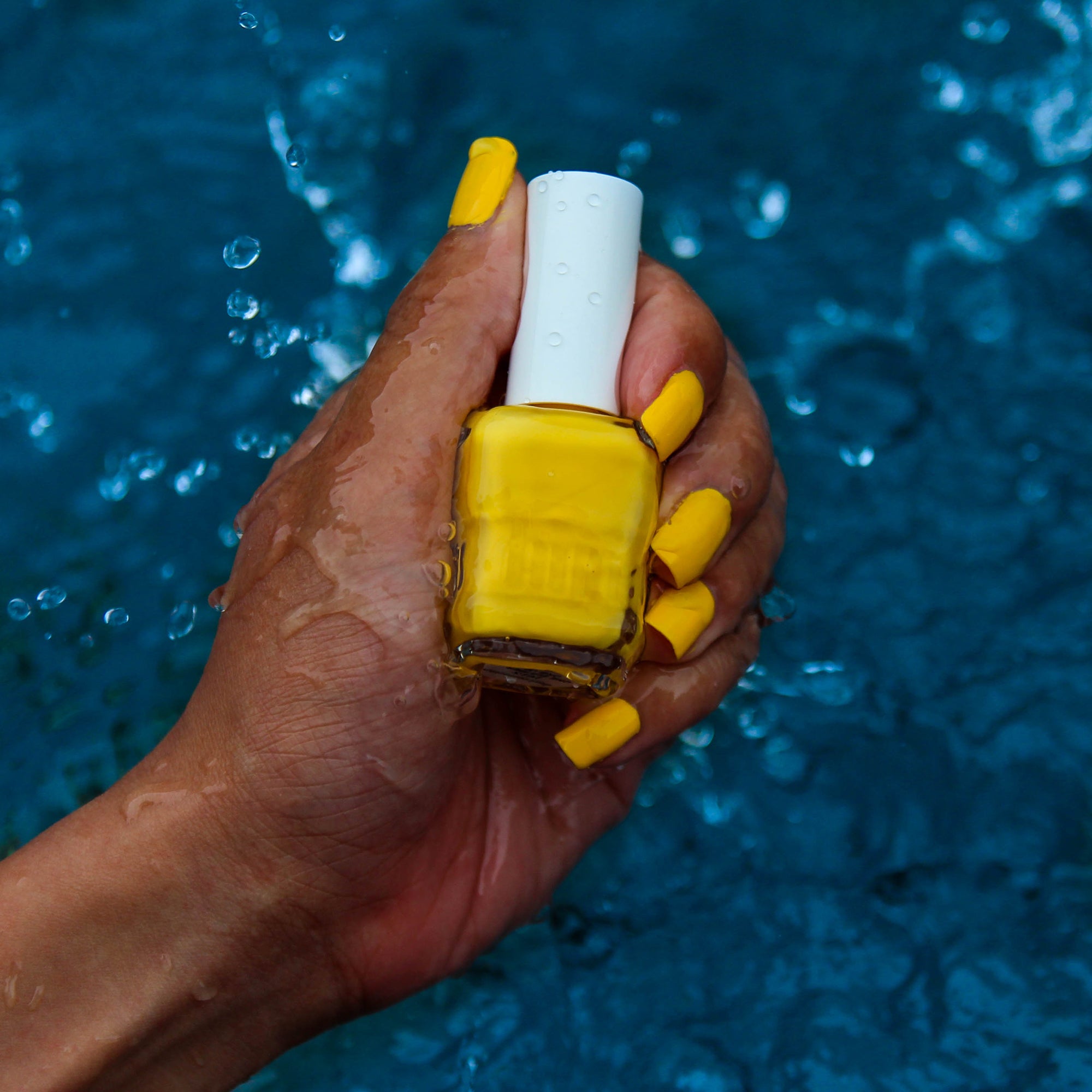 duri cosmetics yellow nail polish color. Beach aesthetic. cruelty free. toxin free nail varnish.